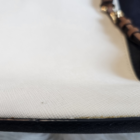 Michael Kors Saffiano Jet Set Summer Tote - Picture 8 of 15